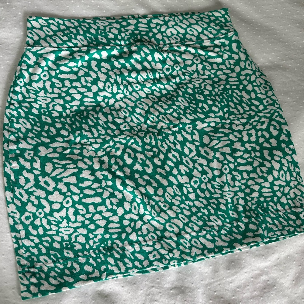 Stretchy Green & White Animal Print Mini Skirt Size M